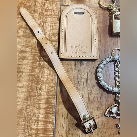 Louis Vuitton Tag and LOCK (201) “ Singing in the Rain” - Picture 8 of 15